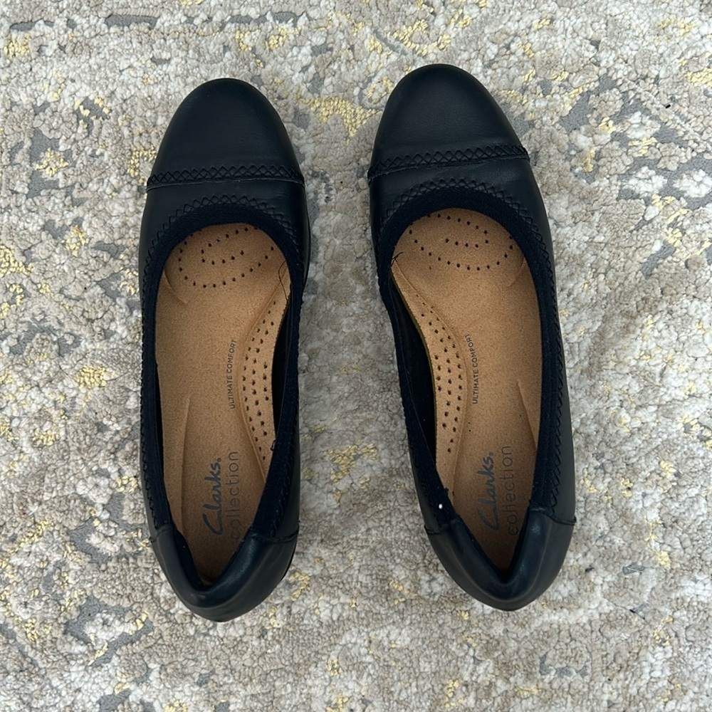 Women’s flat dress shoes